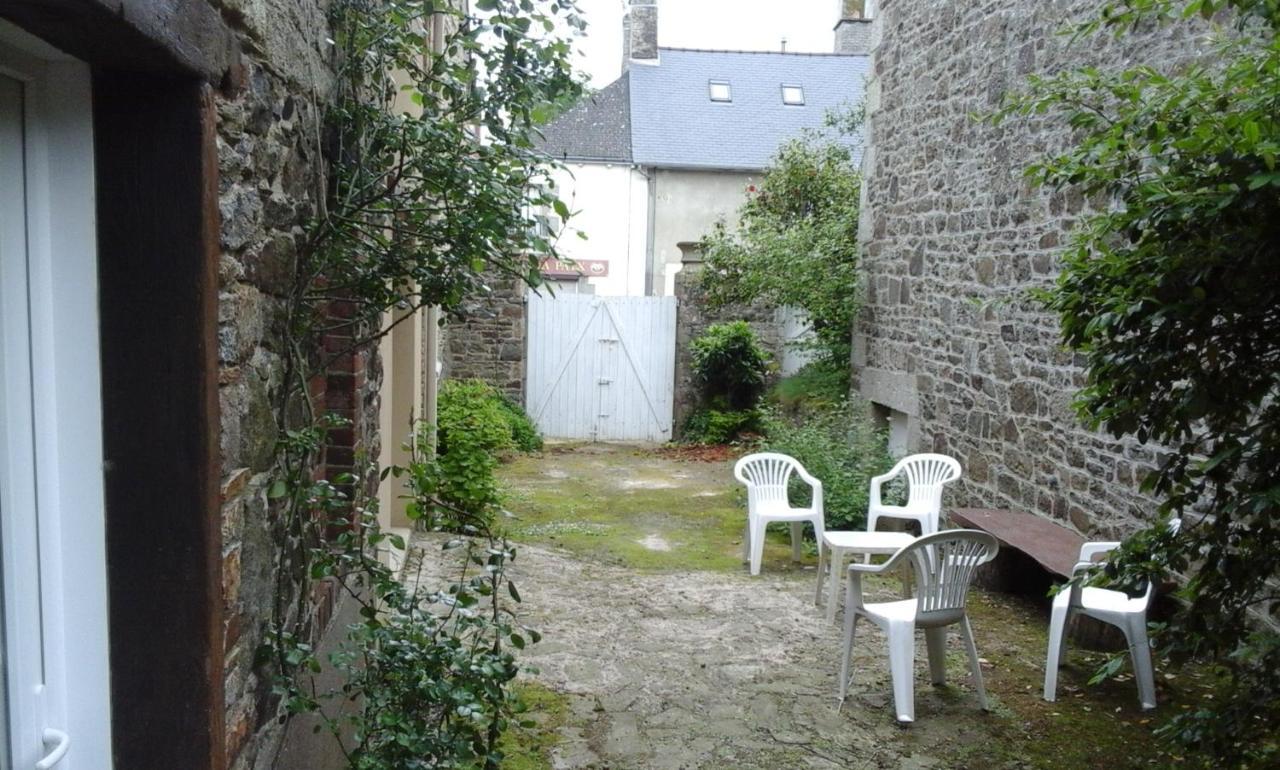 La Petite Maison D'Évran Exteriör bild